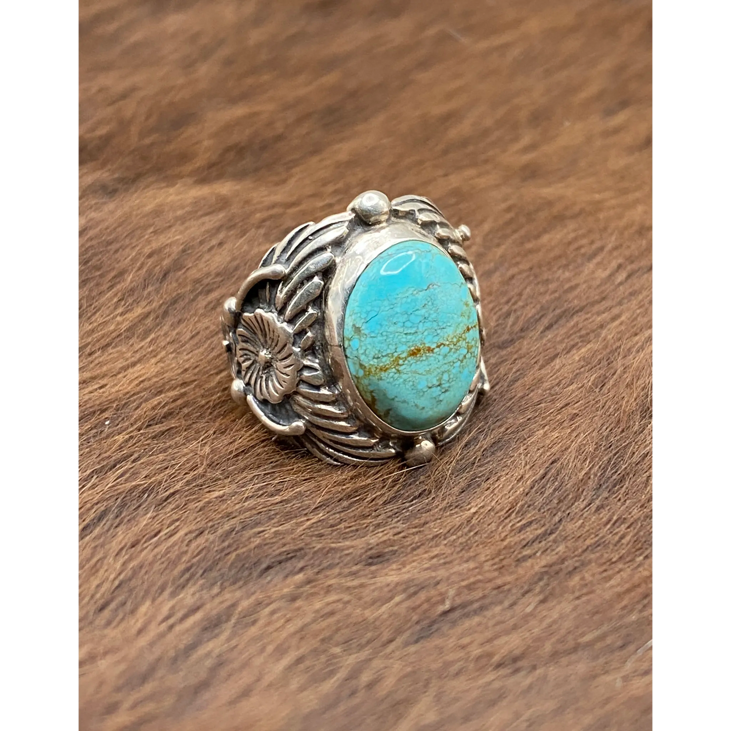 Solid Wide Shank Ring - Pale Green Oval Turquoise - size 8.5